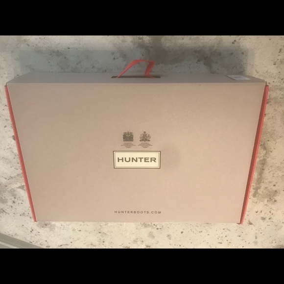 ❌❌ SOLD ❌❌ HUNTER TALL GLOSS RAIN/SNOW BOOTS - Picture 2 of 8